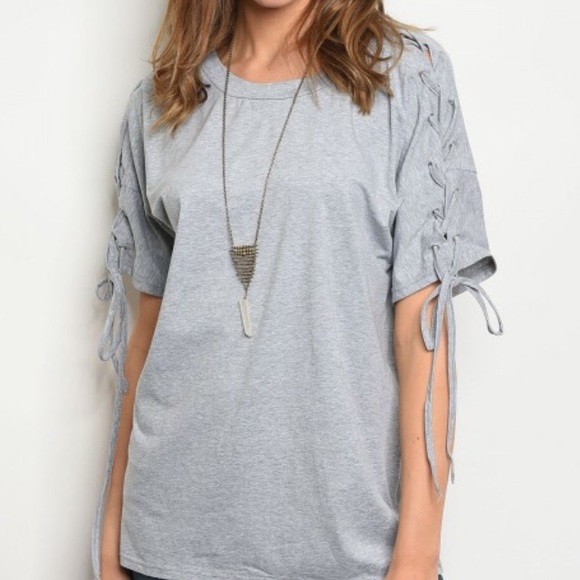 ๐1 MEDIUM LEFT๐ Gray Lace Up Sleeves Top - Picture 2 of 4
